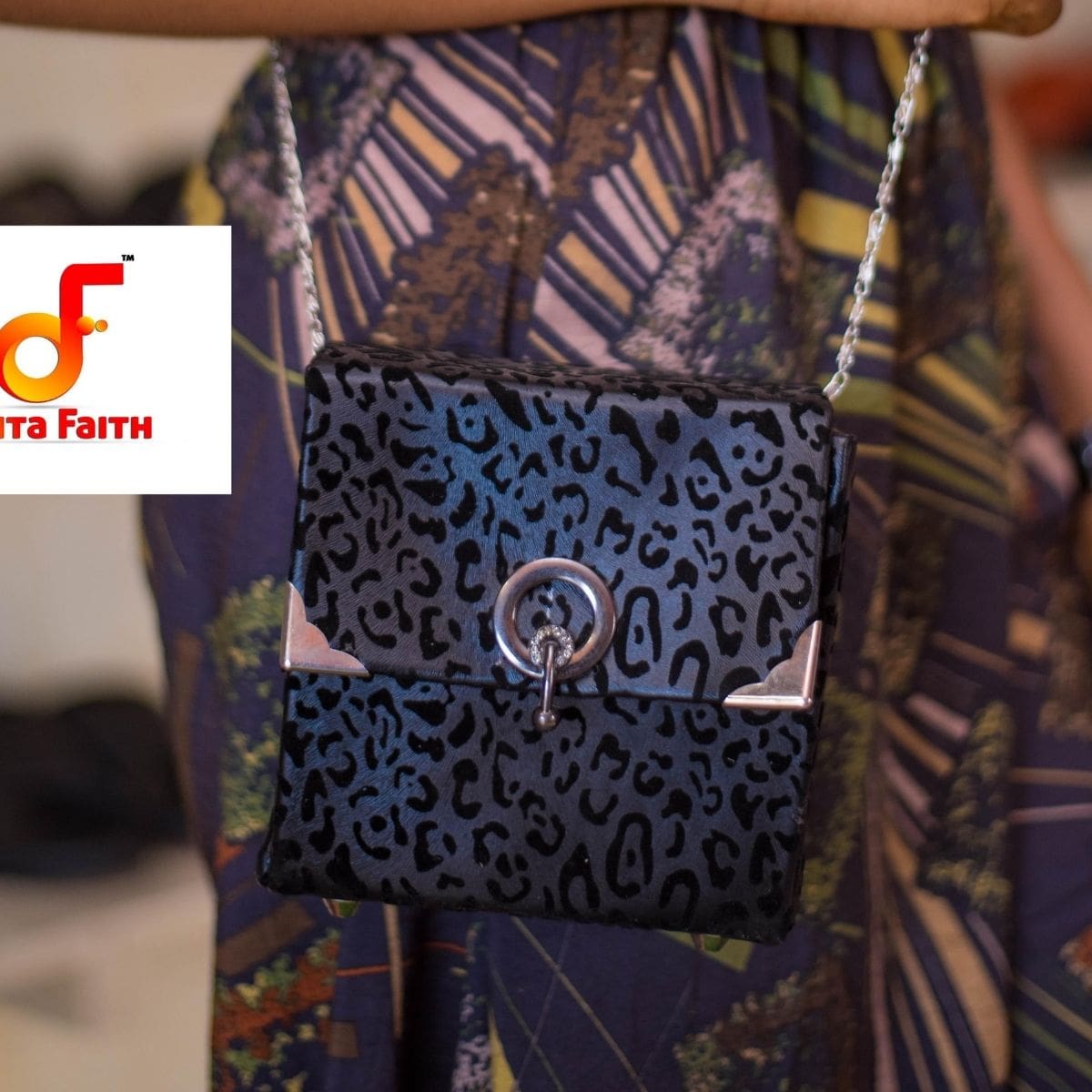 Yitas Mini Black Gold Bag